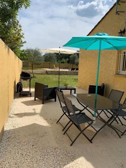 Loue Studio Dans Une Villa Avec Piscine Terrasse Saint-Theodorit Kültér fotó